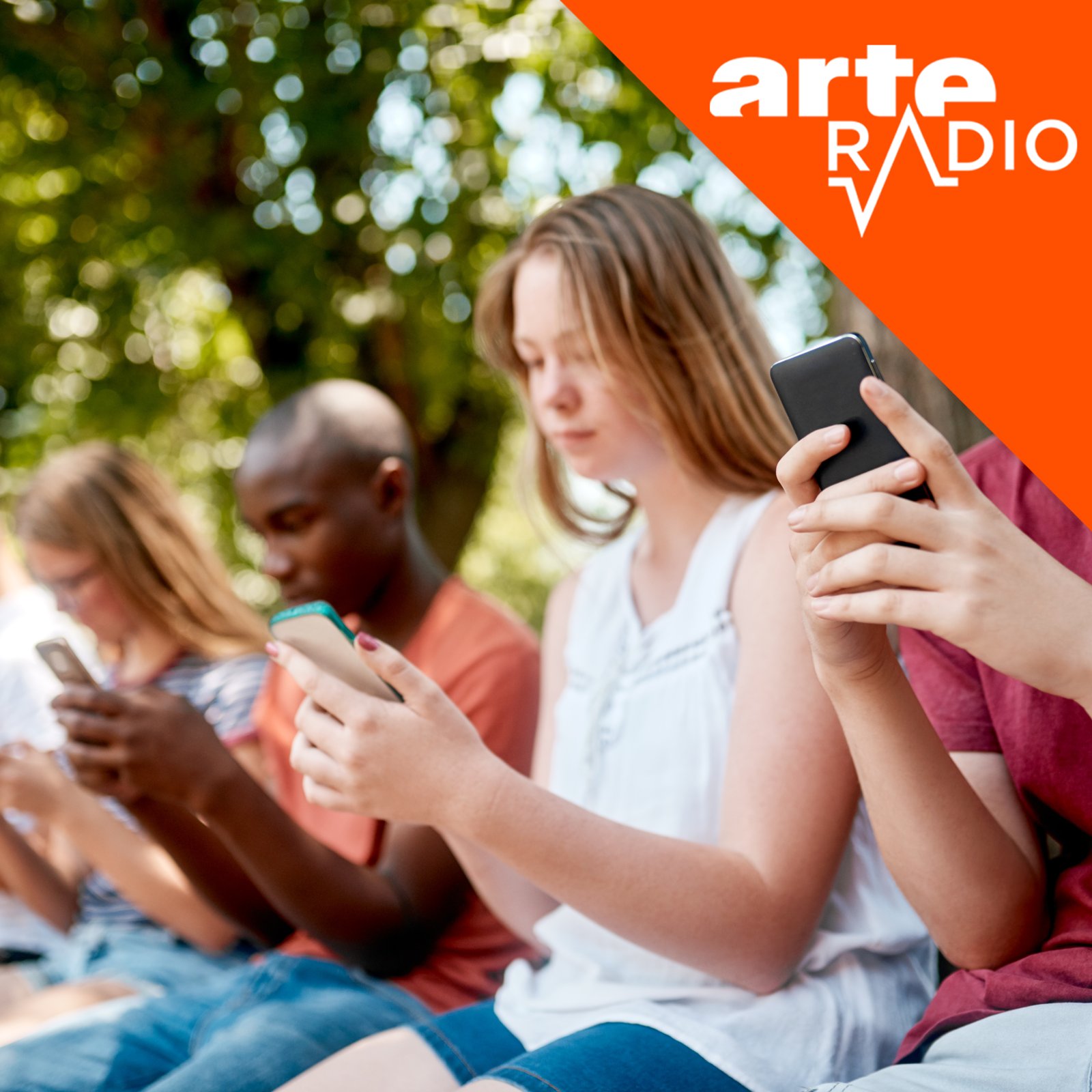 [DÉBAT] Plus de réseaux pour les ados ?